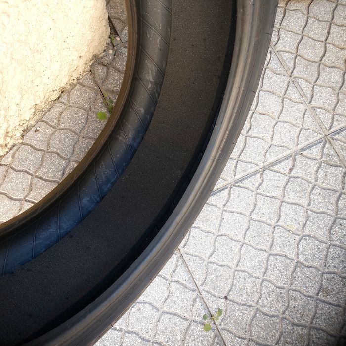 Pneu Michelin medida 235/45 ZR/18