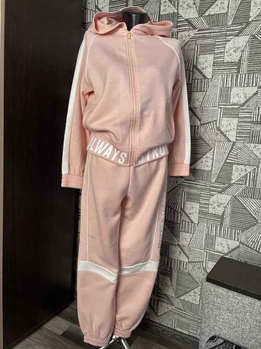 Гламурные спортивные костюмы худи и джоггеры ZARA Kids.