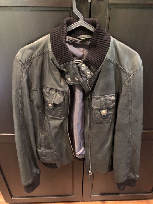 Casaco de cabedal preto