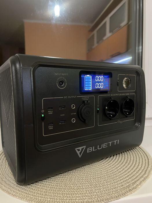 Зарядна станція BLUETTI EB70 ємністю 716 Wh.