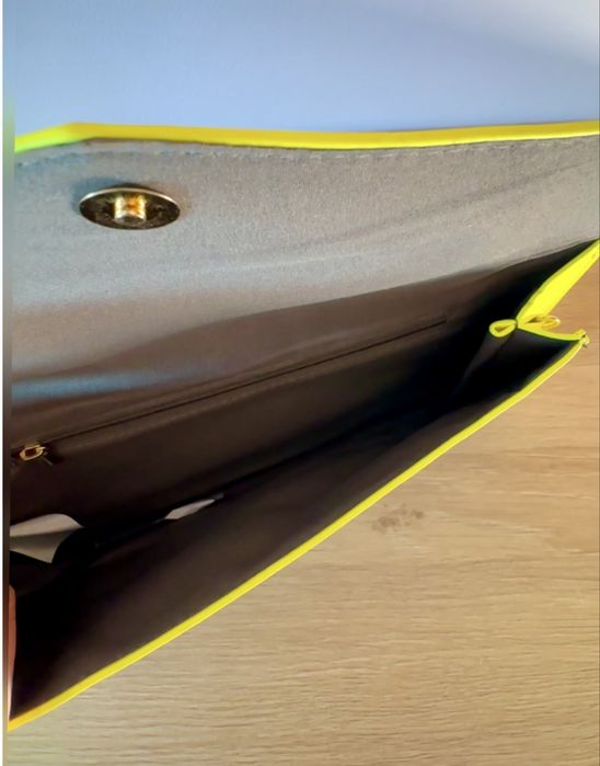 Nowa kopertówka motym węża