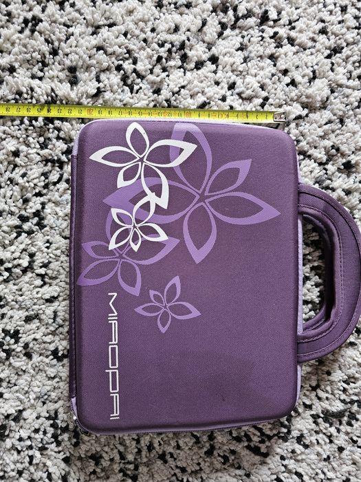 Vende-se bolsa para tablet ou portátil.