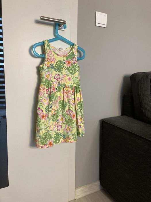 Seledynowa sukienka w kwiatki H&M 110/116
