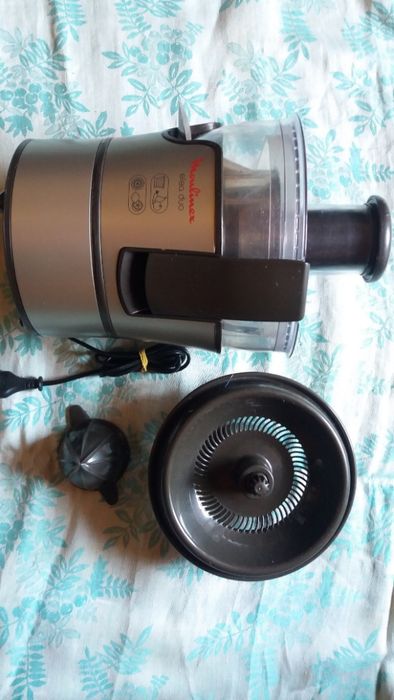 Соковыжималка MOULINEX JU 385 H30