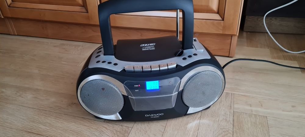Radiomagnetofon z CD DAEWO TP 605 GU