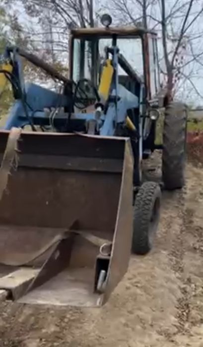 Продам трактор навантажувач