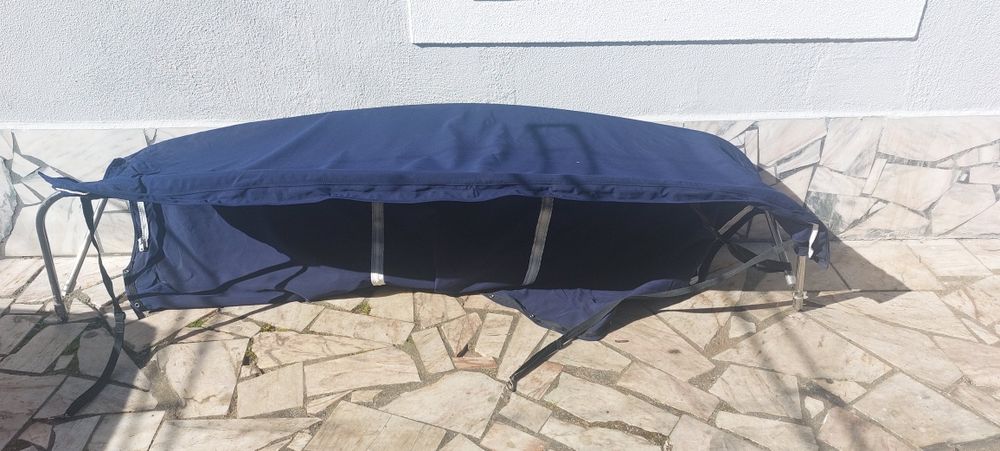 Vários toldos bimini