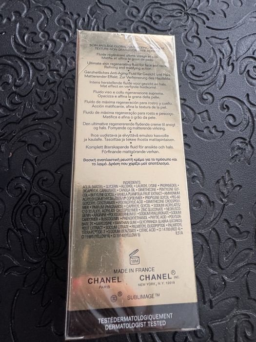 Chanel Sublimage Le Fluide, luksusowa emulsja regenerująca do twarzy o pojemności 50 ml.