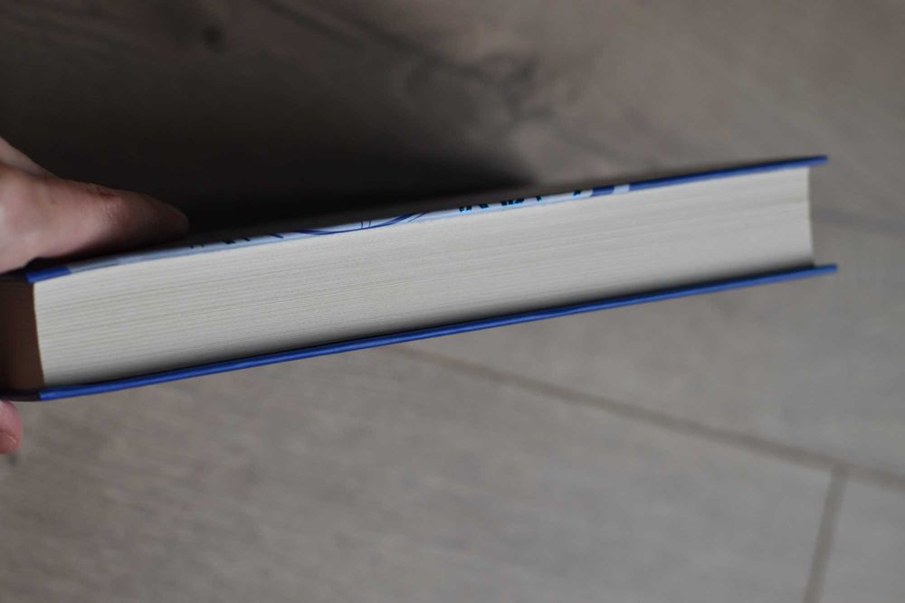 Продам книжку "Порцеляновий місяць" Джейні Чан