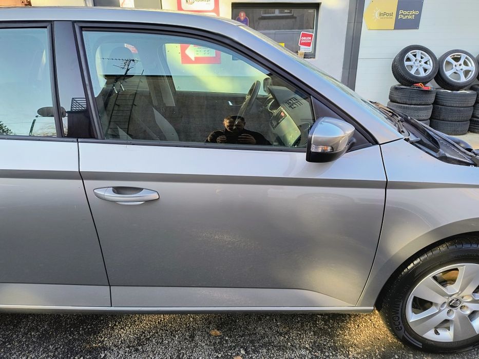 Skoda Fabia III 3 - Drzwi przód przednie prawe kpl. LF8H 4K4K w kolor