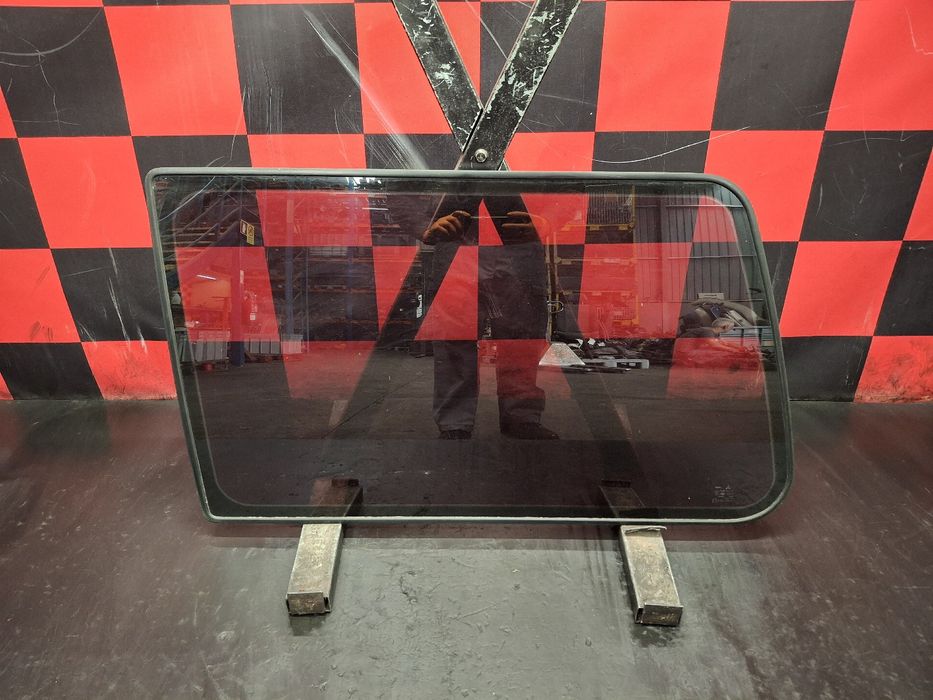 Vidro triangular da porta trás esquerdo MITSUBISHI Pajero II (V2_W, V3