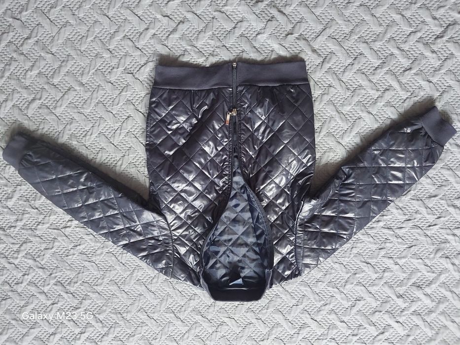 Elegancka pikowana kurteczka chłopięca, granatowa, roz 122, jak nowa