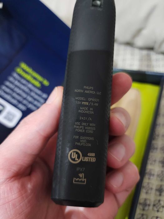 Philips Norelco OneBlade Pro Shaver 360 Blade Facial Styling QP6531/70