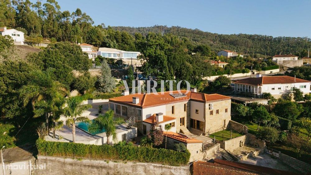 Moradia Individual em Pedra com Piscina!!