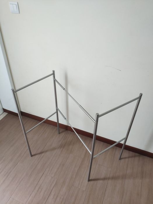 Toalheiro de chão dobrável e extensível