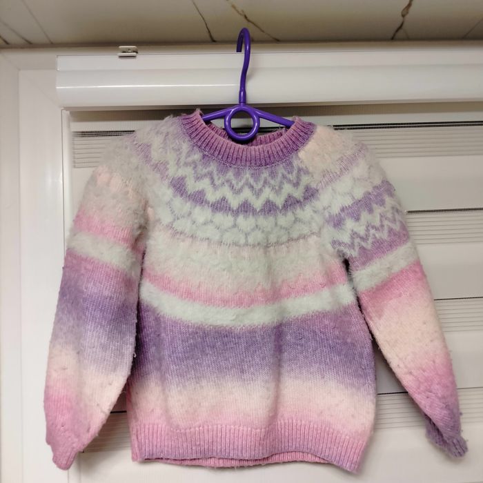 Dunnes Stores ciepły sweter dla dziewczynki roz 122