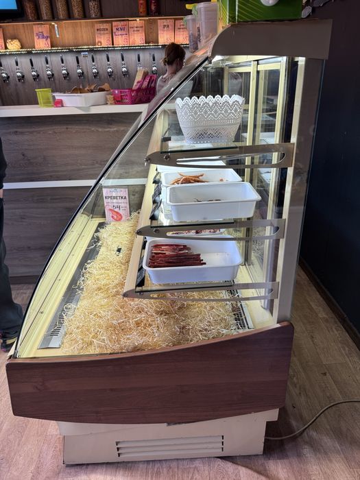 Холодильна вітрина cold