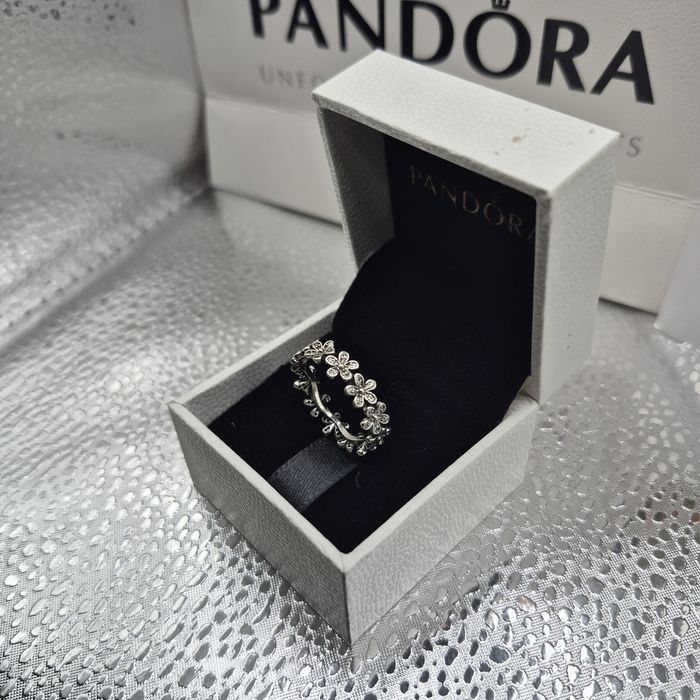 Anel Pandora Dazzling Daisy Band prata