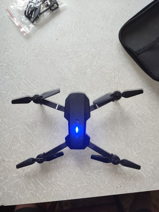 Дрон з кейсом для розваг