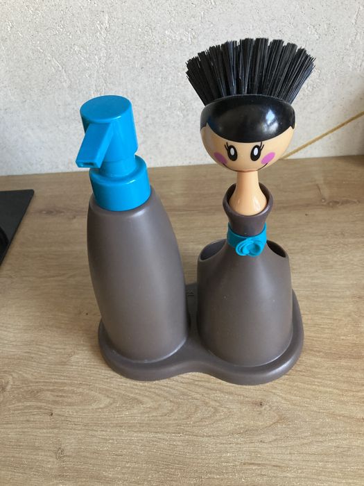 Dozownik na płyn do naczyń plus szczotka