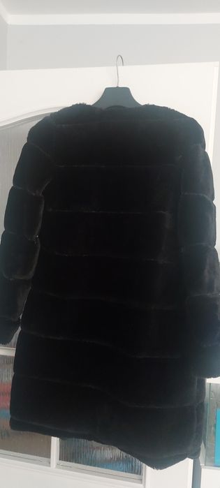 Czarne futerko Reserved S