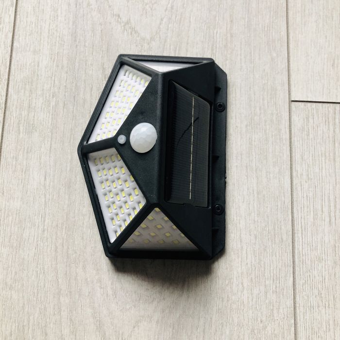 Solarna lampa uliczna