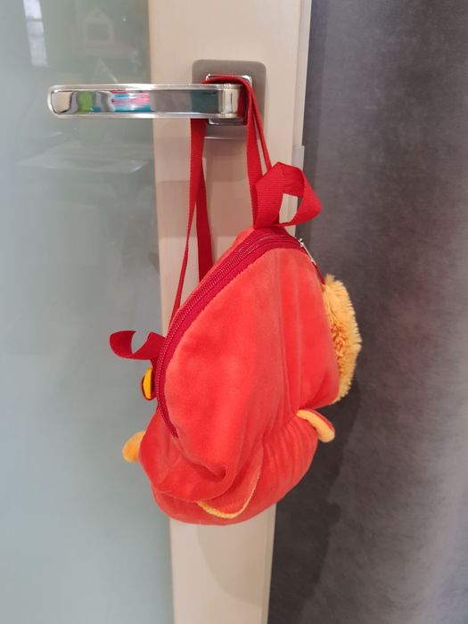 Продам сумочку,рюкзак для девочки.