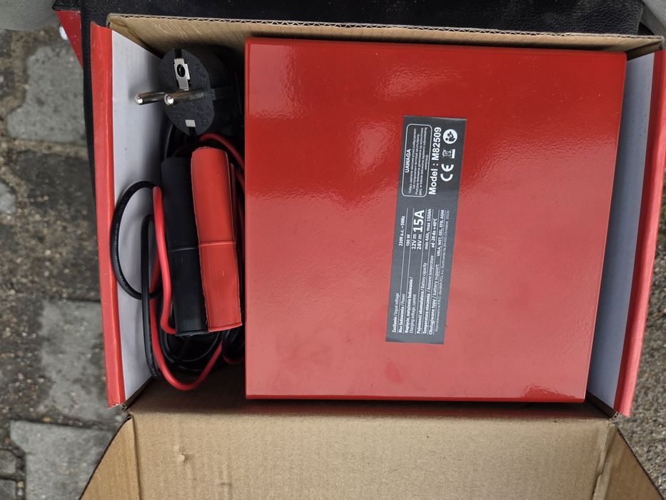 Nowy prostownik samochodowy 12V