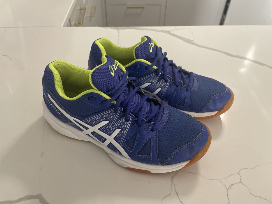 Buty halowe ASICS 35,5 bardzo dobry stan