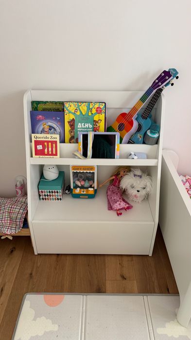 prateleiras e caixa de armazenamento