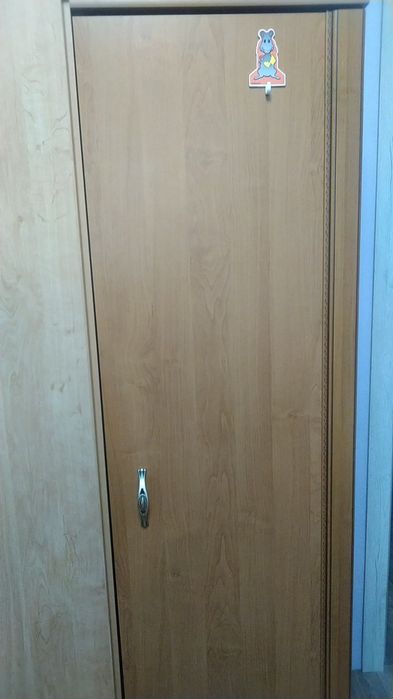 Komplet drewnianych szaf