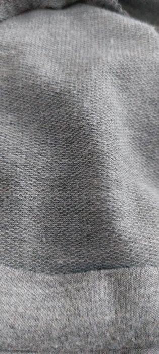 Кофтина  сіра з рукавами.  L  обхват грудей 125. Довжина по спині 65