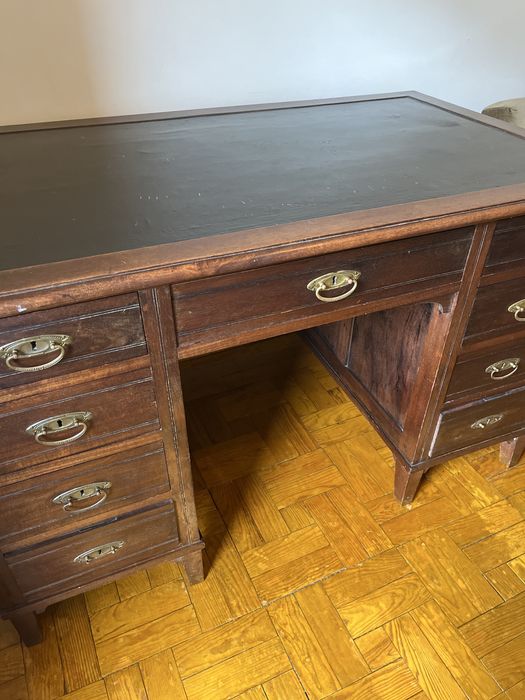 Secretária 250 anos Pau Santo