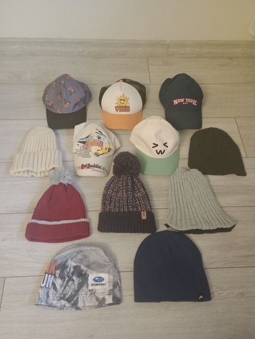 Czapki dla chłopca 14  sztuk