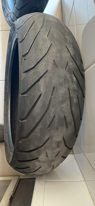 Vende se conjunto de pneus de mota PIRELLI