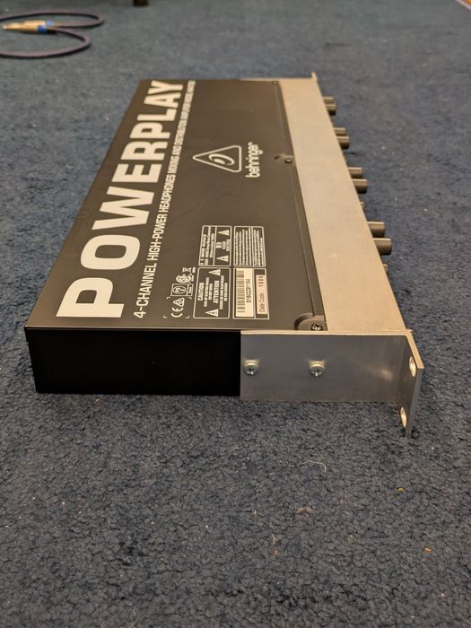Sistema MONIÇÃO (Estúdio ou Live) → BEHRINGER HA-4700 (4 canais e até 12x HP/músicos)