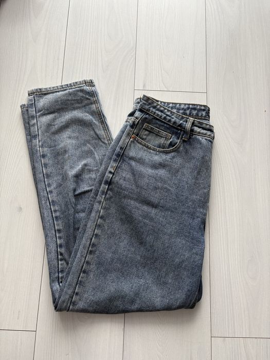 spodnie mom fit PrettyLittleThing