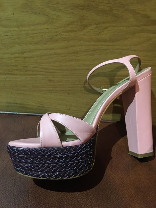 Zilian sandálias número 38 de tacão compensadas
