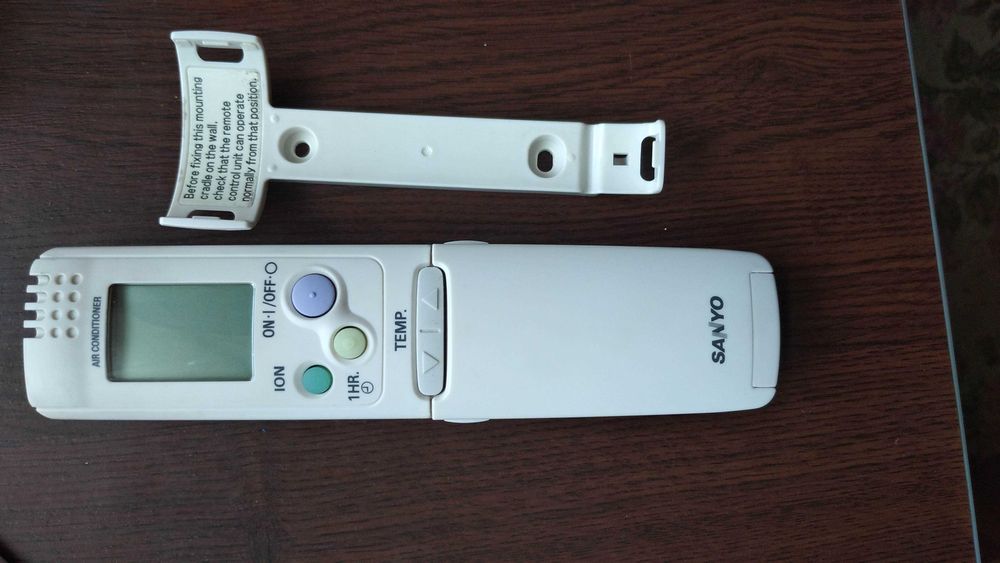 Пульт к кондиционеру Sanyo с крепеж на стену
