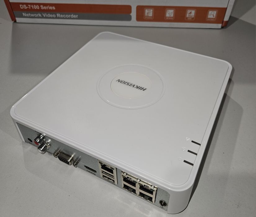 Відеореєстратор Hikvision DS-7104NI-SN/P