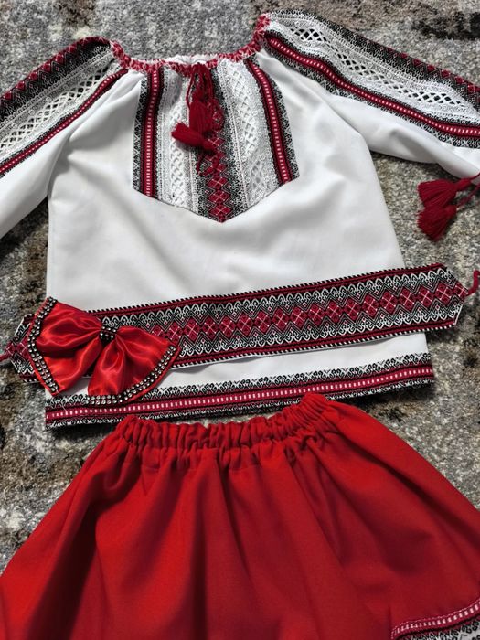 Вишитий костюм для дівчаток