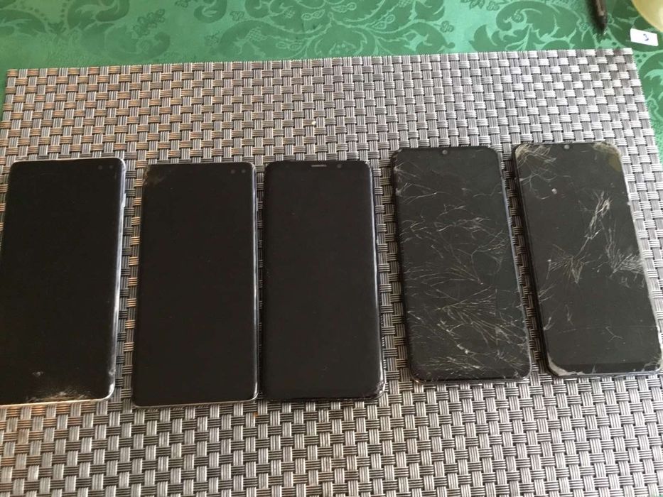 Телефони Samsung S на відновлення.