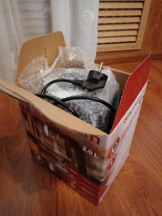 Электрочайник GRUNHELM EKG2313  на 2 л.