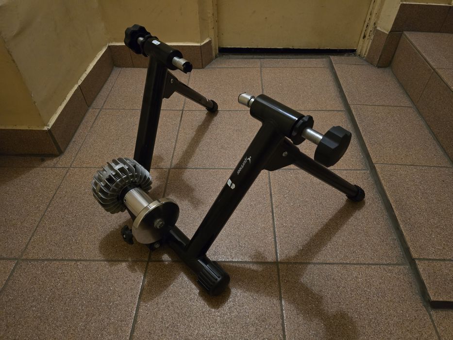 Trenażer do roweru, rower stacjonarny