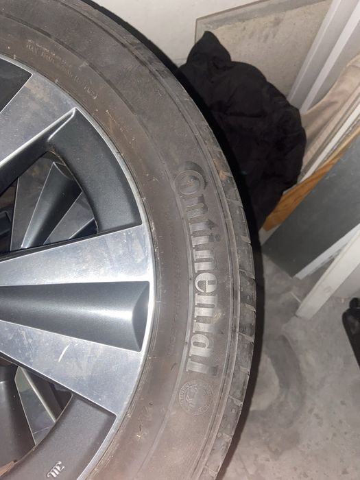 Conjunto completo Jantes 17” + Pneus Continental 215/55 R17 — Como Novos