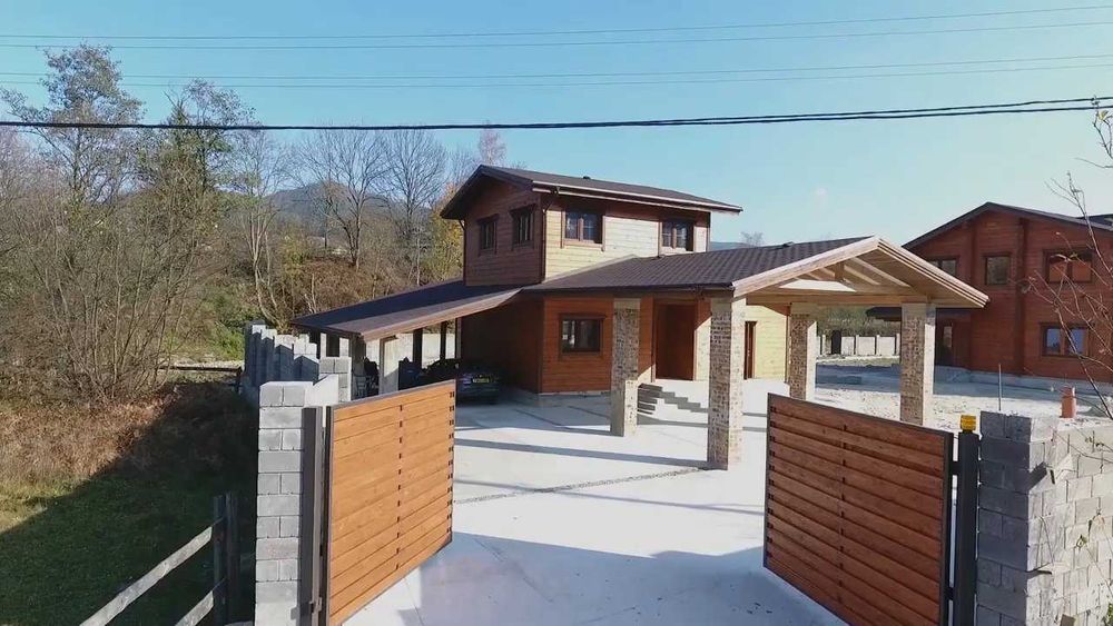 Продаж елітної резиденції з великою земельною ділянкою 0,57га