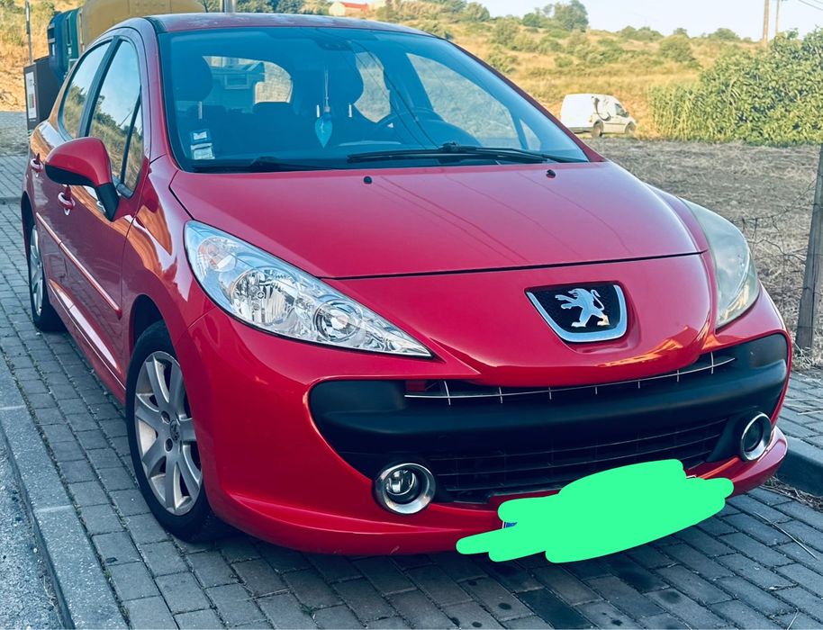Peugeot 207 vermelho à venda