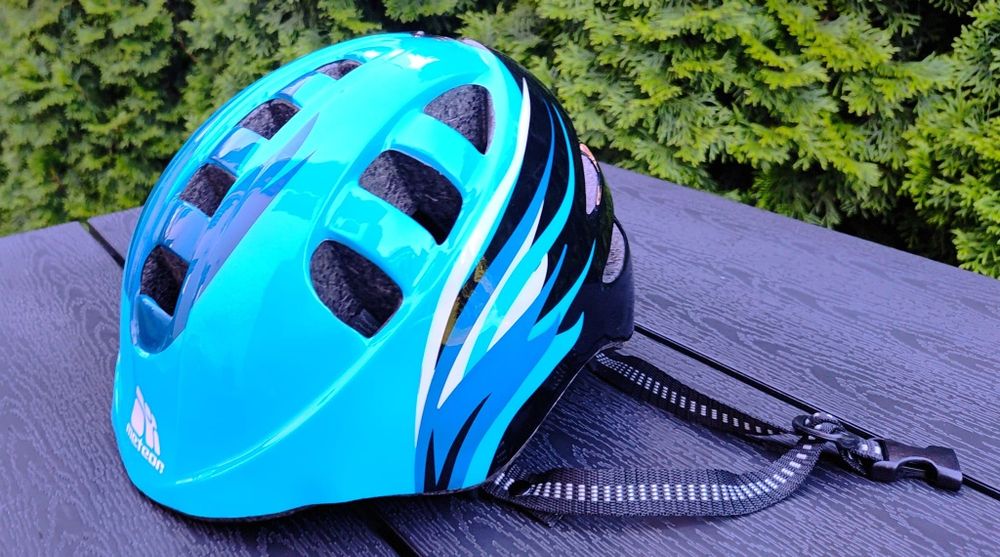 Kask dziecięcy Meteor roz.52-56cm lekko używany