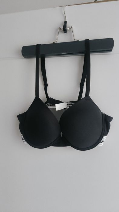 Czarny biustonosz push up 80B