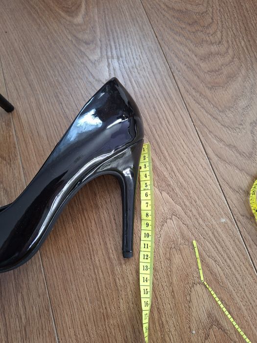 Szpilki 11cm czarne błyszczące Reserved
